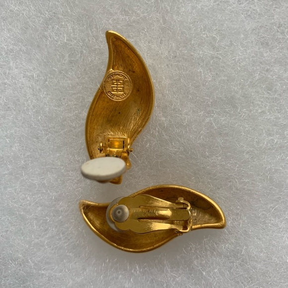 GIVENCHY VINTAGE‎ DROP MOTIF DROP GP WOMEN'S EARRINGS - Picture 2 of 4